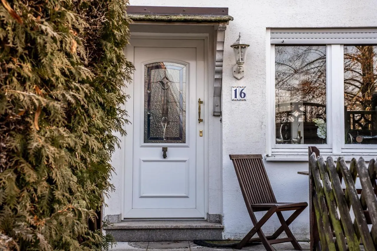 Cruwzo I Holiday Home With Balcony, Garden And Terrace Nuremberg