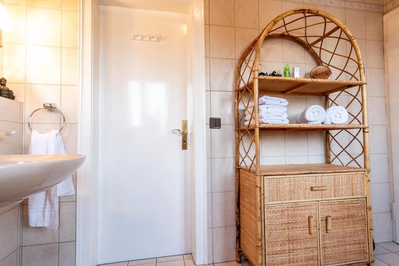 Cruwzo I Holiday Home With Balcony, Garden And Terrace Nuremberg 0*,